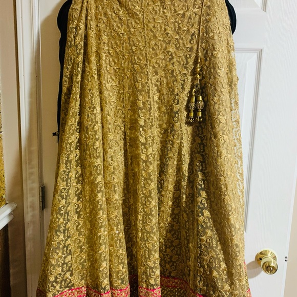 Lehngas and punjabi suit for sale - Picture 2 of 9